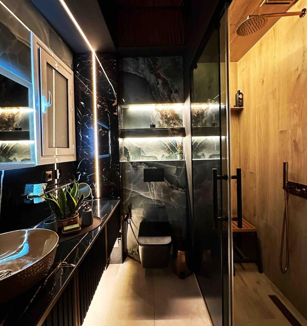 Luxury Designed Penthouse Center Near Metro Jaccuzi Fireplace View Bar Art Athens