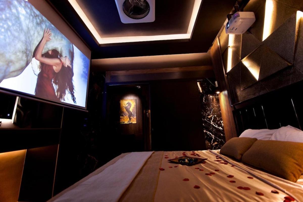 Luxury Designed Penthouse Center Near Metro Jaccuzi Fireplace View Bar Art Apartment Athens