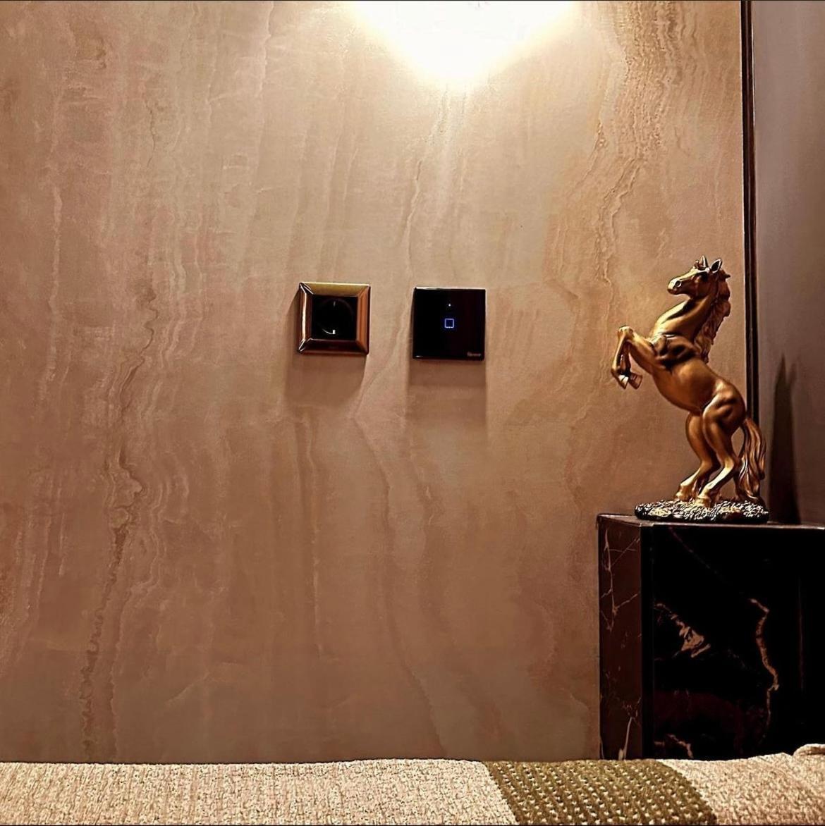 Luxury Designed Penthouse Center Near Metro Jaccuzi Fireplace View Bar Art